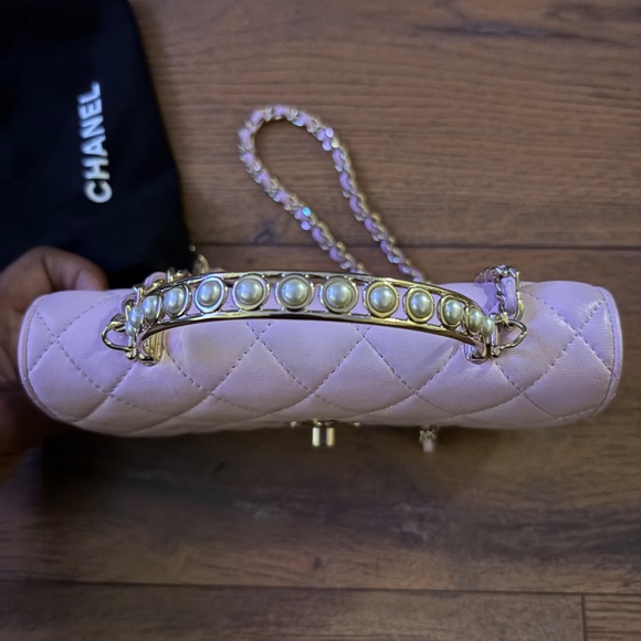 Small pearl chain on wallet crossbody purse - Picture 3 of 11